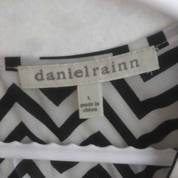 Patterned top - Picture 5 of 5